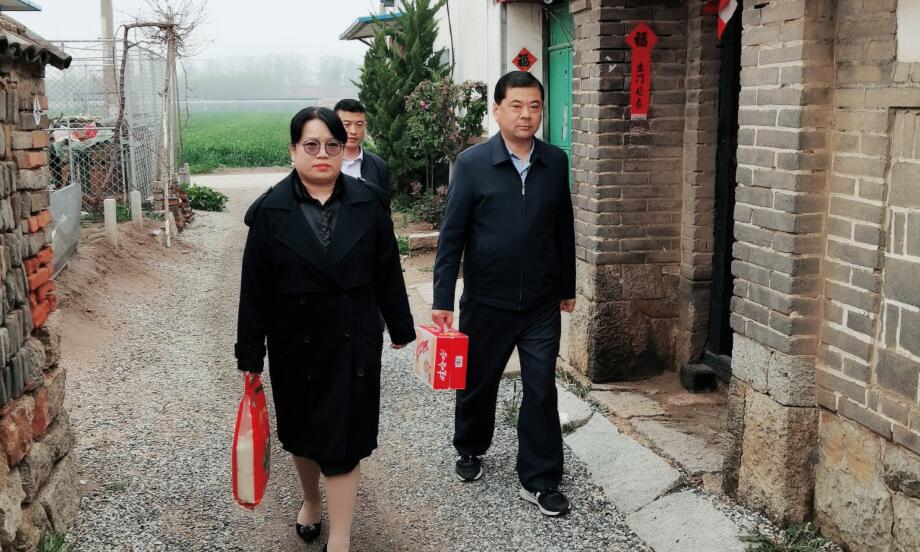 王敏主任走进山东莱州 看望退伍军人