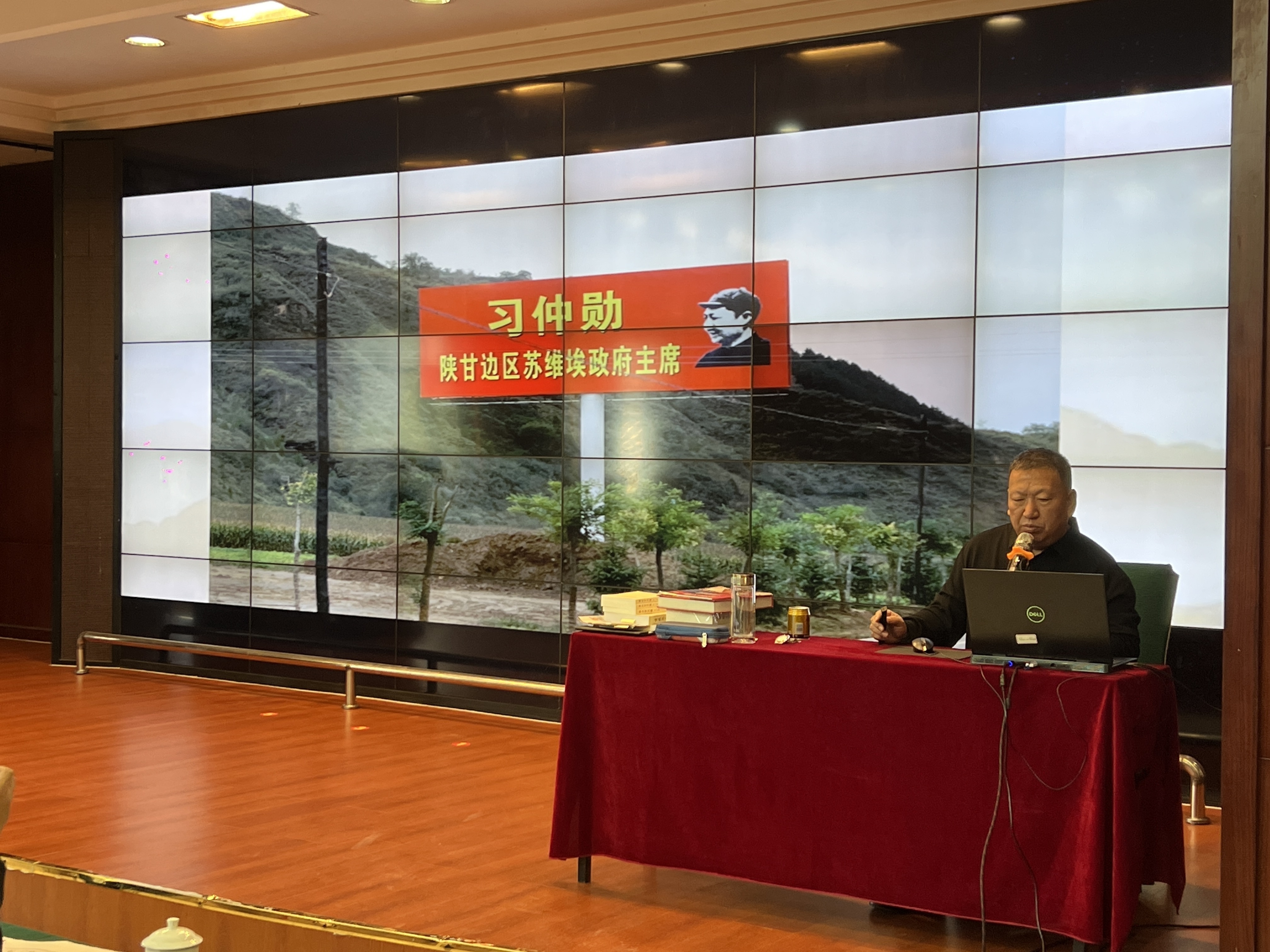 “红色传记作家”张爱生走进阿克苏讲述“信仰的力量”
