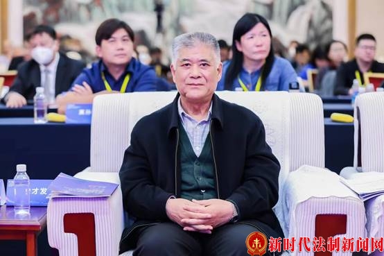 宋才发教授出席“第十八届雇主品牌促进大会 暨2023年度颁奖盛典”并为获奖企业和企业家颁奖