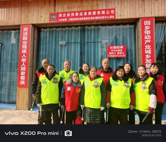 志愿者在行动，共建美丽家园