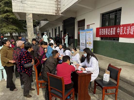 “迎新年 庆三乙 走基层 暖民心” 麻城市医共体总医院中医医院到 黄土岗镇张家墩村开展义诊活动