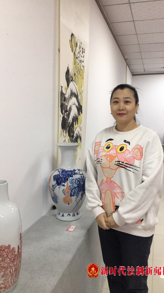 真诚执着探索艺术真谛的女书画家